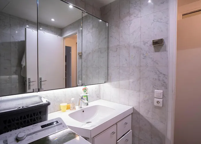 Modern Near Parisian Attractions * 파리