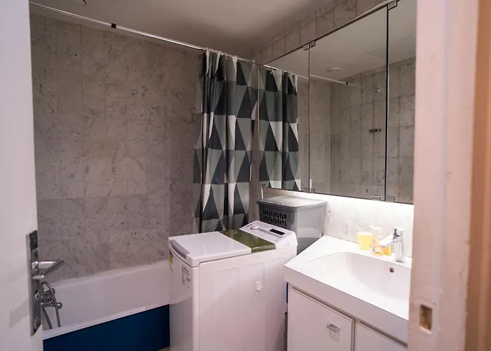 Modern Near Parisian Attractions * 파리