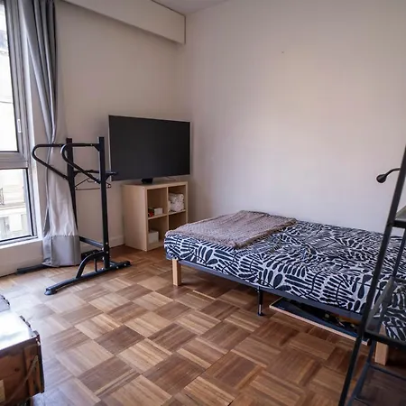 Modern Near Parisian Attractions Apartmán