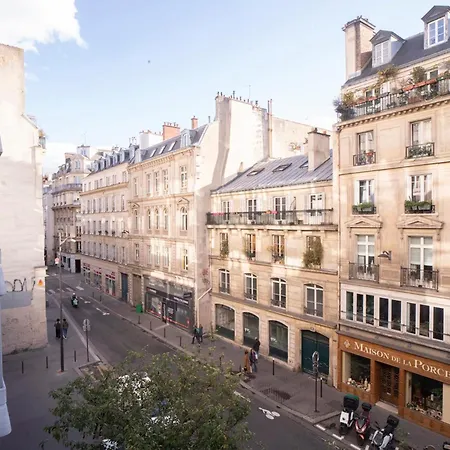 Modern Near Parisian Attractions Apartmán
