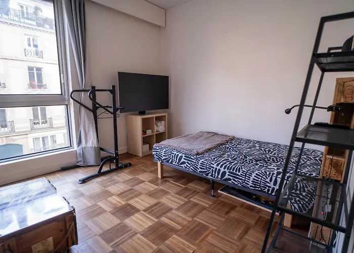 Daire Modern Near Parisian Attractions