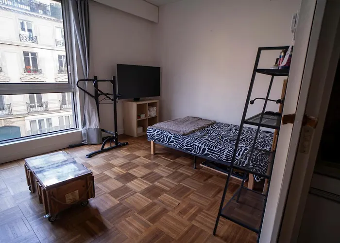 Modern Near Parisian Attractions Daire Paris