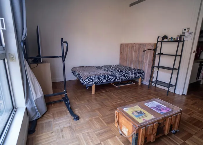 Modern Near Parisian Attractions *